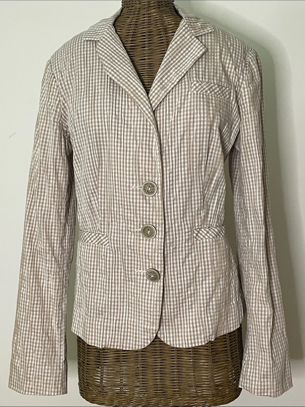 ADORABLE DETAILS! CAbi Taupe and White GINGHAM SEERSUCKER Tailored Summer Blazer